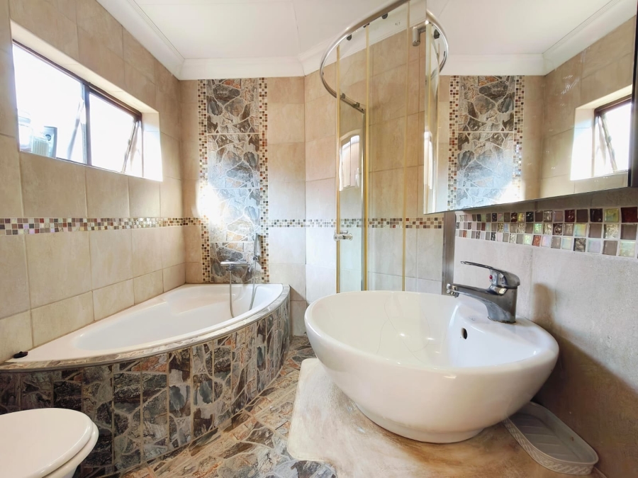 3 Bedroom Property for Sale in Mooivallei Park North West